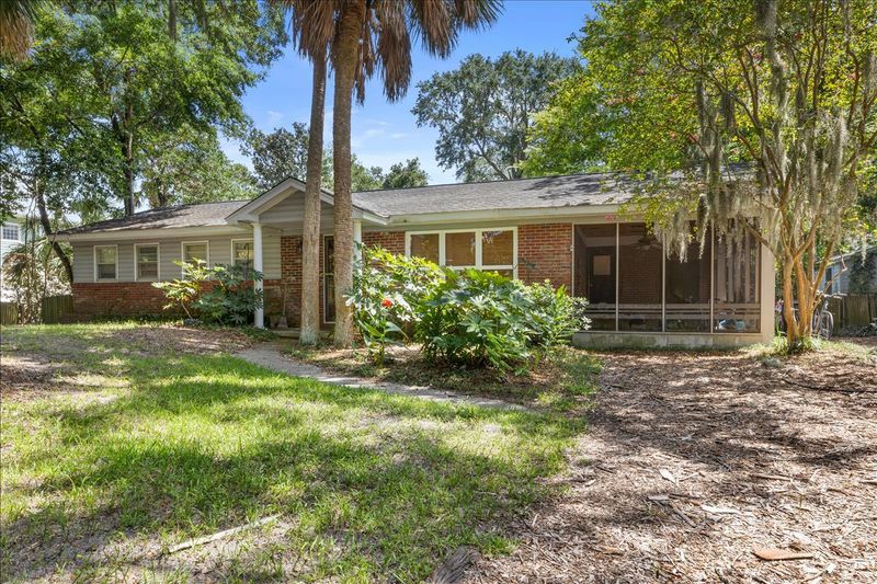 215 Forest Trl, Isle Of Palms, SC 29451