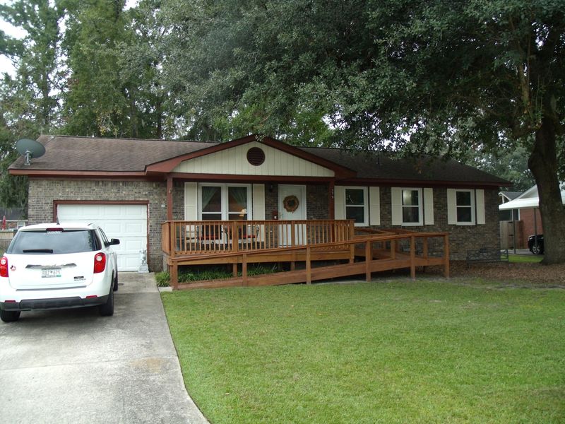 379 Oxford Rd, Ladson, SC 29456
