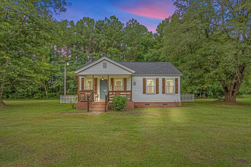 1583 E Church St, Bonneau, SC 29431