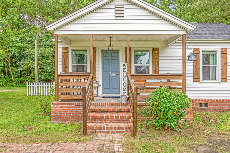1583 E Church St, Bonneau, SC 29431