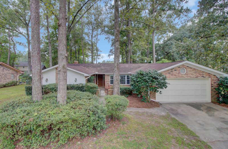 111 Sweetbriar Rd, Summerville, SC 29485
