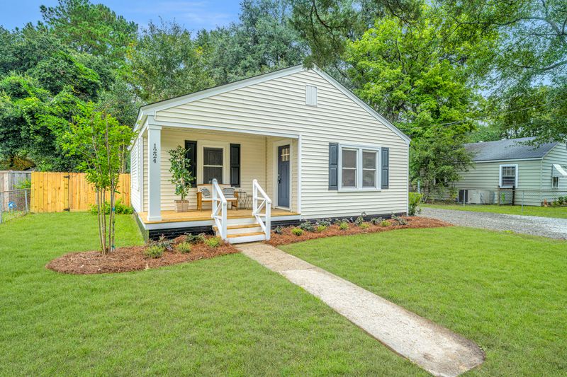 1224 Burke St, Hanahan, SC 29410