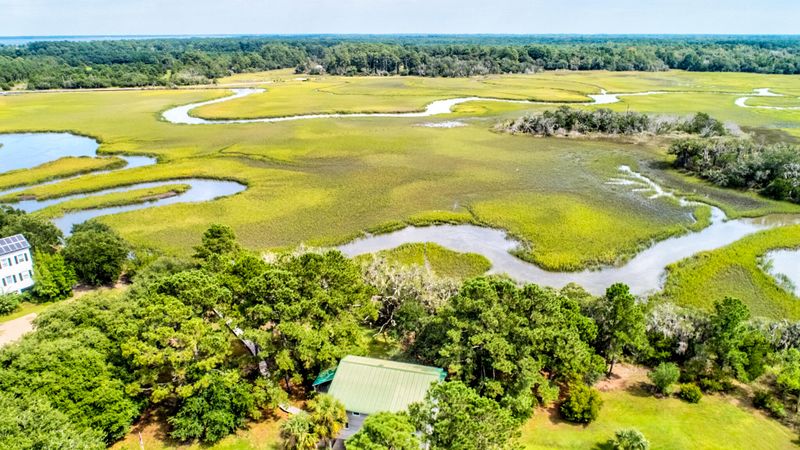 7649 Blue House Ln, Edisto Island, SC 29438