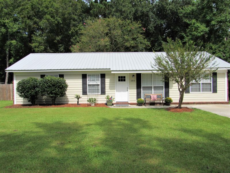 102 Lisa Dr, Summerville, SC 29485