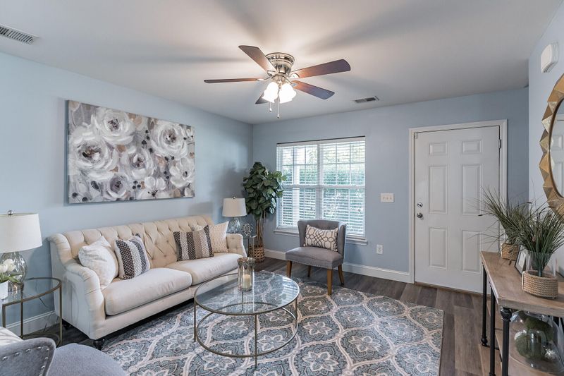 105 Richmond Ct, Hanahan, SC 29410