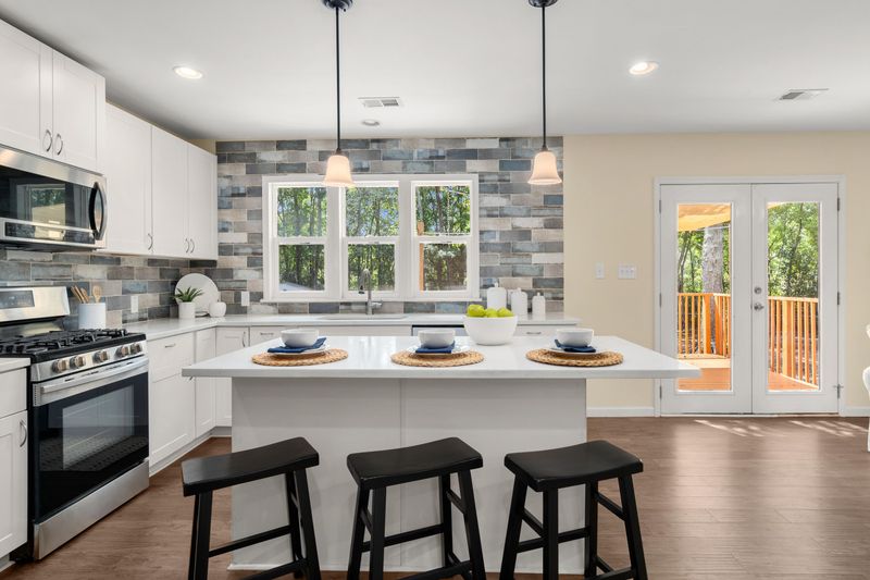 1241 Redeemer Dr, Hanahan, SC 29410