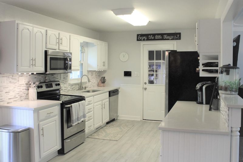 2028 Bishop Dr, Charleston, SC 29414