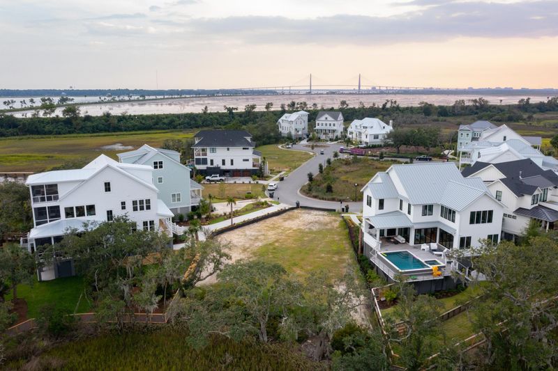 1221 Water View Ln, Charleston, SC 29492