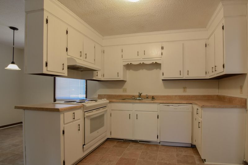 8214 Greenridge Rd, North Charleston, SC 29406