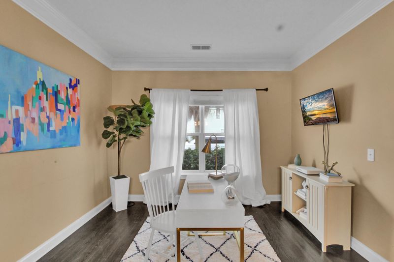 7458 Northgate Dr, Hanahan, SC 29410