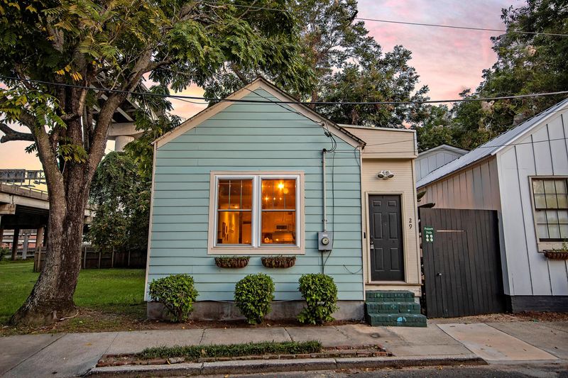 29 Poinsett St, Charleston, SC 29403