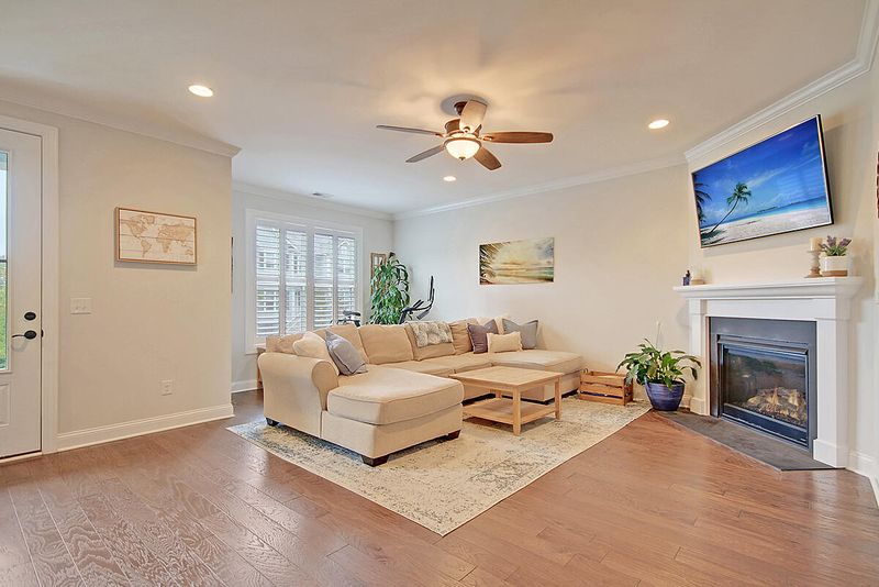1568 Prince Edward St, Mount Pleasant, SC 29466