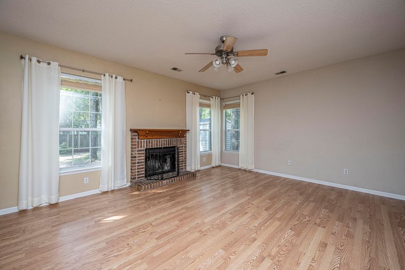 103 Galsworthy Dr, Goose Creek, SC 29445