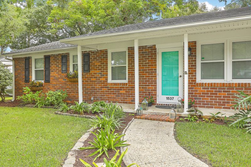 1537 Salisbury St, Charleston, SC 29407