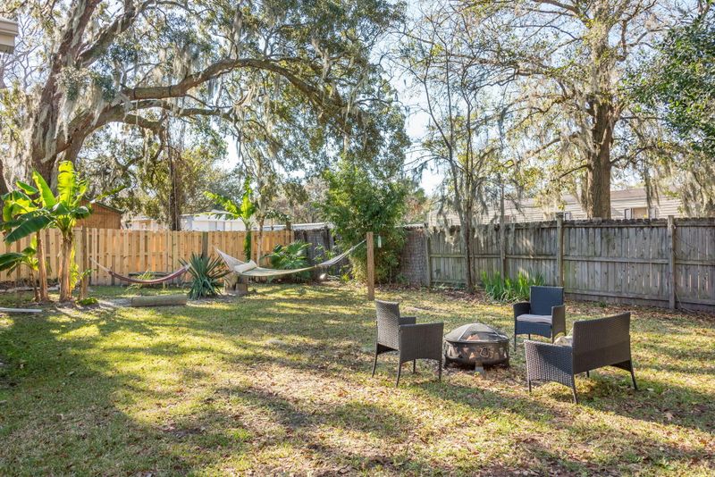 1853 Meadowlawn Dr, Charleston, SC 29407