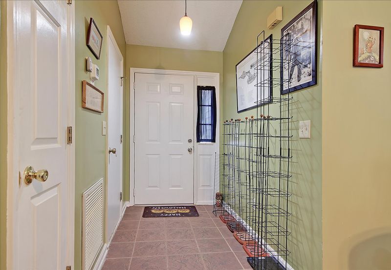 8574 Brookforest Dr, North Charleston, SC 29406