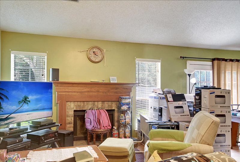 8574 Brookforest Dr, North Charleston, SC 29406