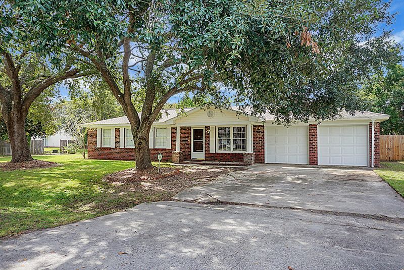 1116 Stuart Dr, Moncks Corner, SC 29461