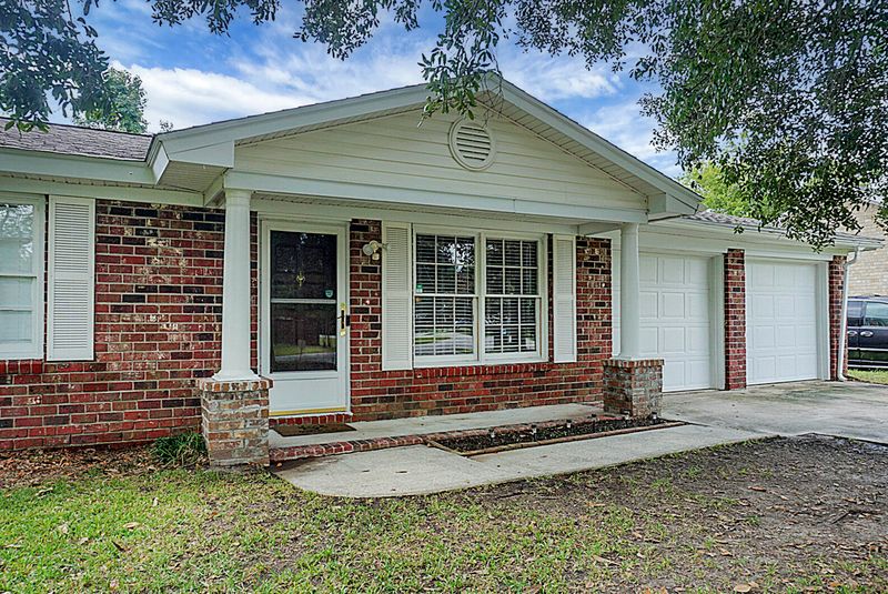1116 Stuart Dr, Moncks Corner, SC 29461