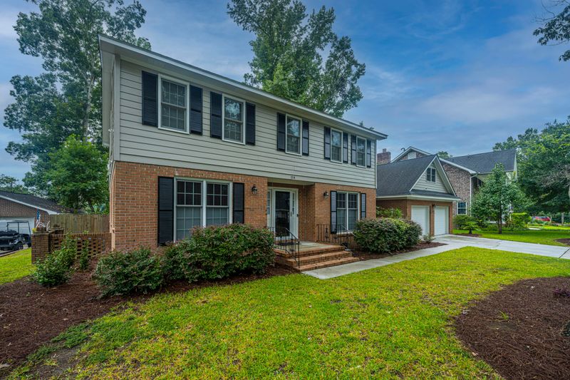 114 Lakeview Dr, Summerville, SC 29485