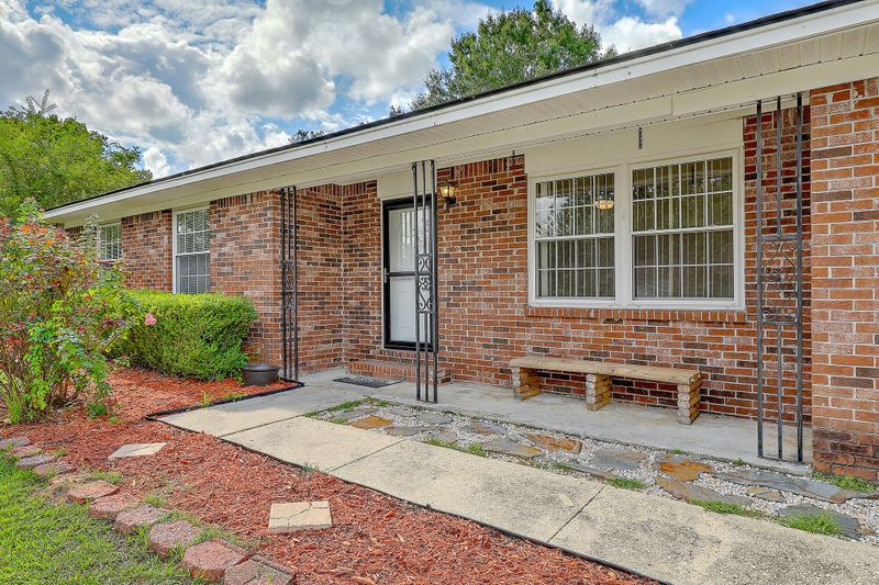 2 Grover Ln, Goose Creek, SC 29445