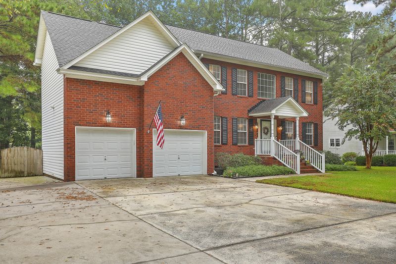 215 King Charles Cir, Summerville, SC 29485