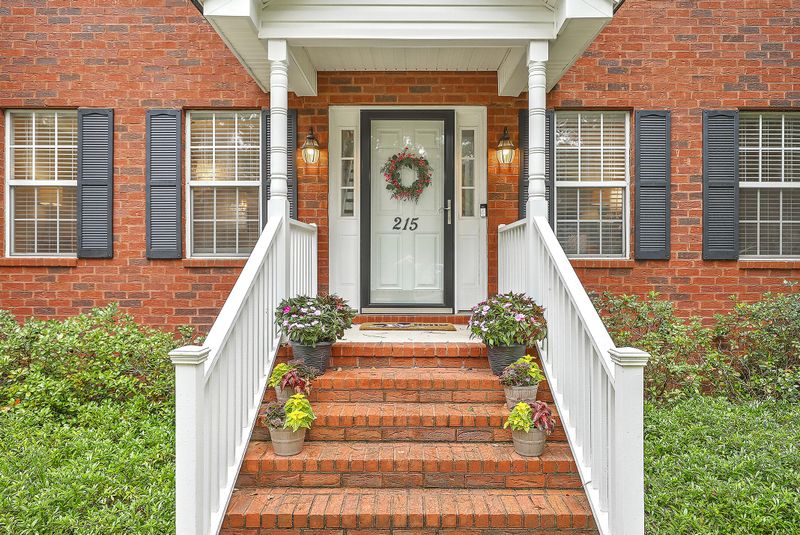 215 King Charles Cir, Summerville, SC 29485