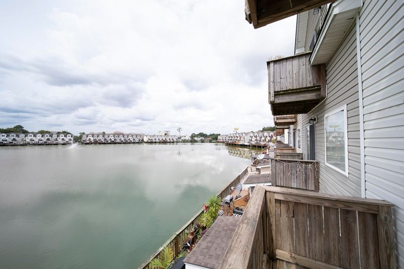 4917 Lake Palmetto Ln, North Charleston, SC 29418
