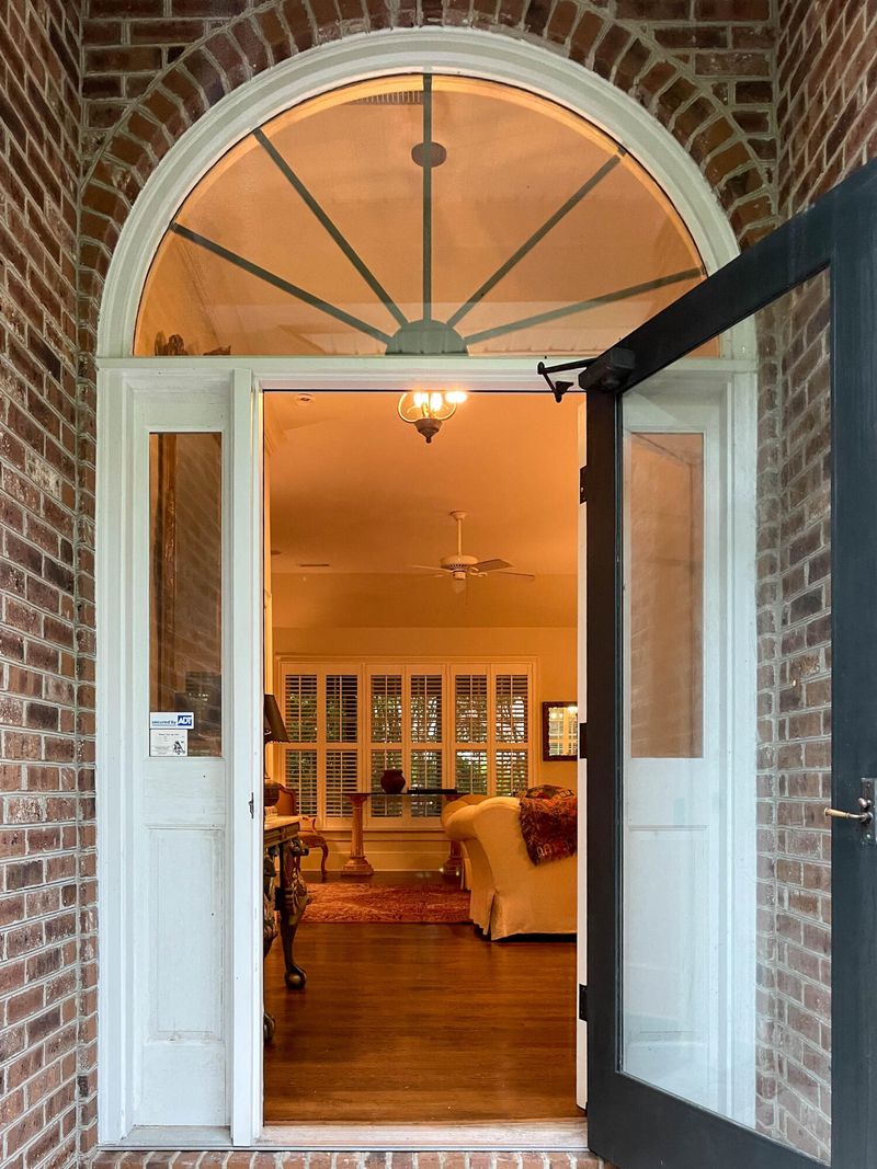11 Palmetto Rd, Charleston, SC 29407