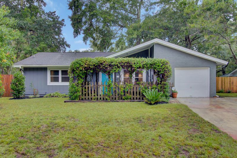 1079 Yorktown Dr, Charleston, SC 29412