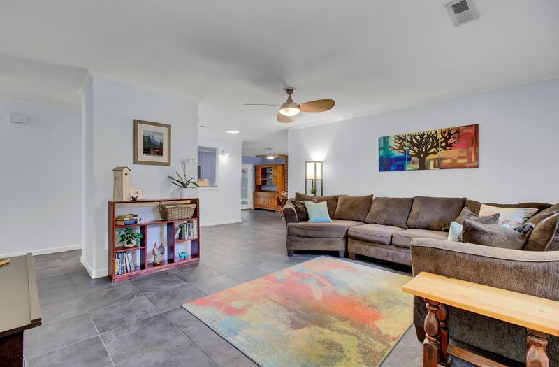 1079 Yorktown Dr, Charleston, SC 29412