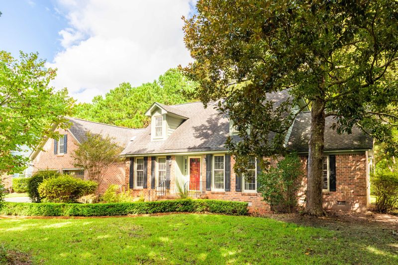 847 Law Ln, Mount Pleasant, SC 29464