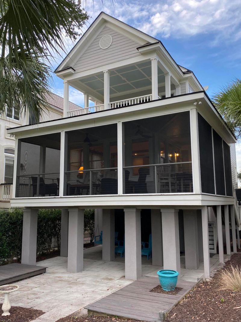 17 Commons Ct, Isle Of Palms, SC 29451