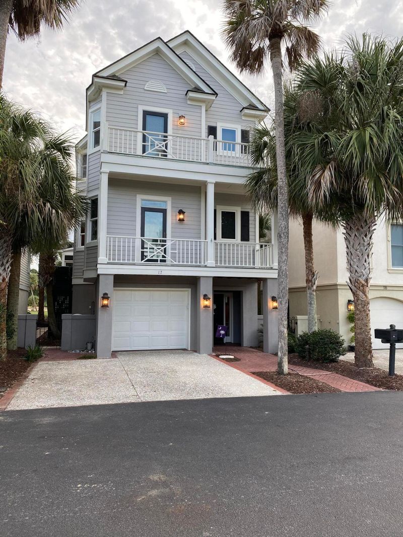 17 Commons Ct, Isle Of Palms, SC 29451