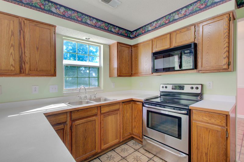 108 Hartland Ln, Goose Creek, SC 29445