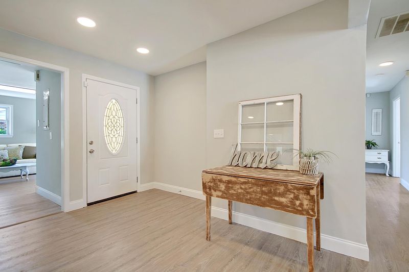 2007 Savage Rd, Charleston, SC 29407