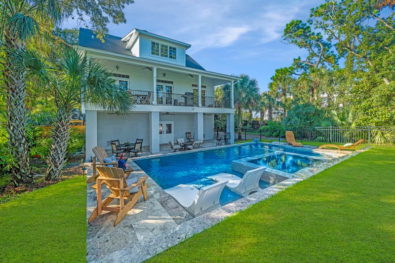 1678 Oak Island Dr, Charleston, SC 29412