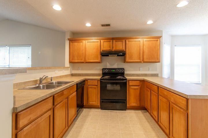 900 Pine Bluff Dr, Summerville, SC 29483