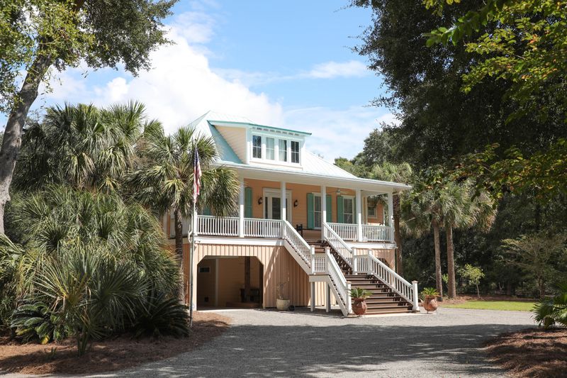 8760 Palmetto Rd, Edisto Island, SC 29438