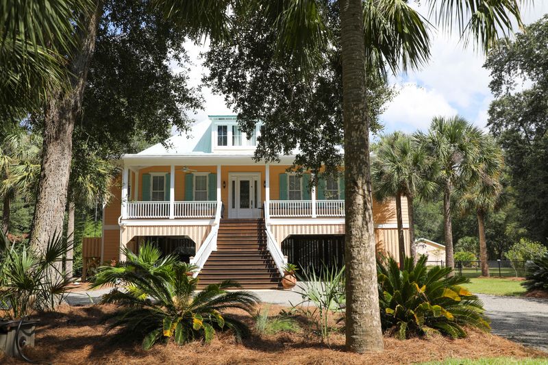8760 Palmetto Rd, Edisto Island, SC 29438