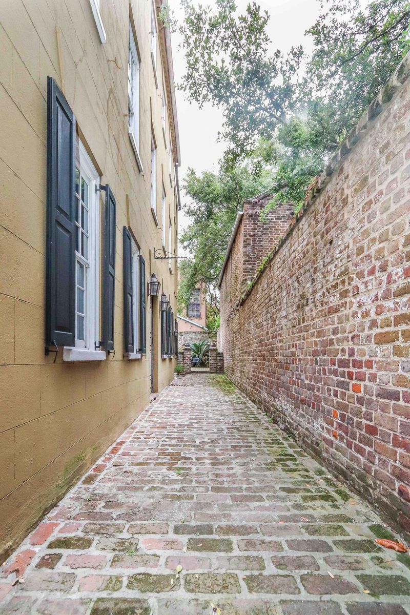 10 State St, Charleston, SC 29401
