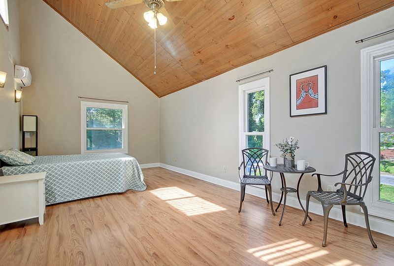 930 Valley St, Hanahan, SC 29410