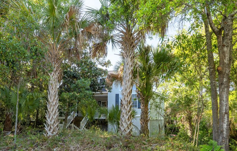 306 W Hudson Ave, Folly Beach, SC 29439
