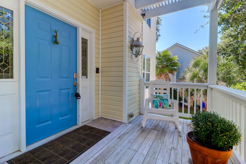 217 W Indian Ave, Folly Beach, SC 29439