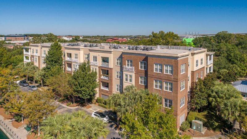 200 River Landing Dr #H302, Charleston, SC 29492