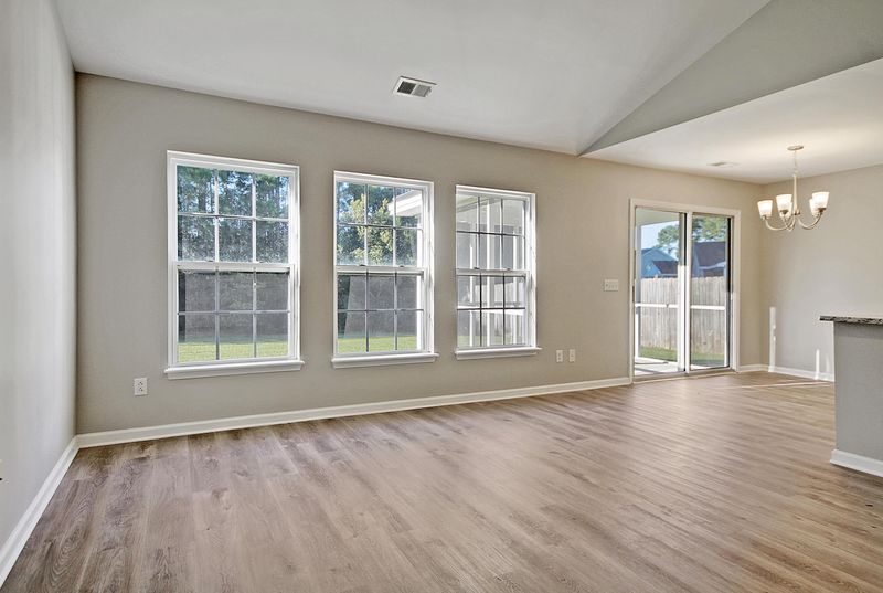 221 Avonshire Dr, Summerville, SC 29483