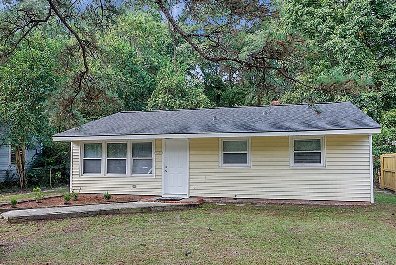 2316 Falcon Rd, North Charleston, SC 29406