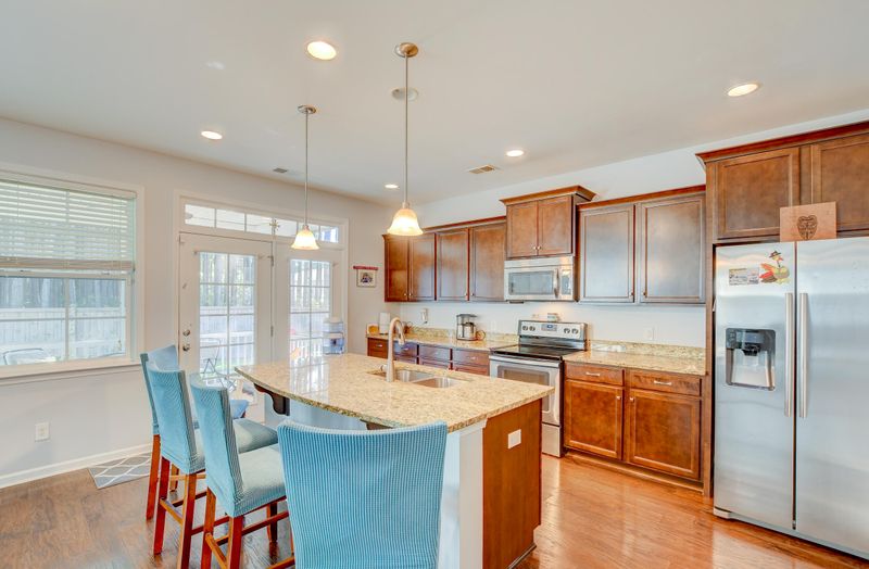 425 Abelia Ln, Summerville, SC 29486