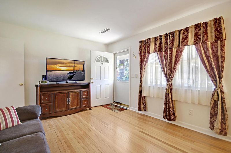 1448 Manor Blvd, Charleston, SC 29407