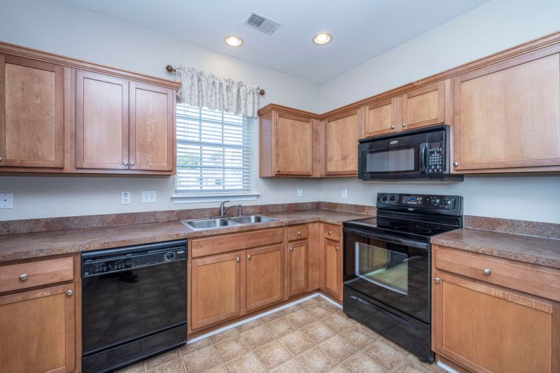 8815 Tigershark Ave, North Charleston, SC 29406